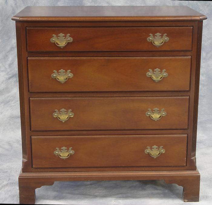 Appraisal: Kittinger mahogany drawer bachelor's chest with reeded chamfered corners oval