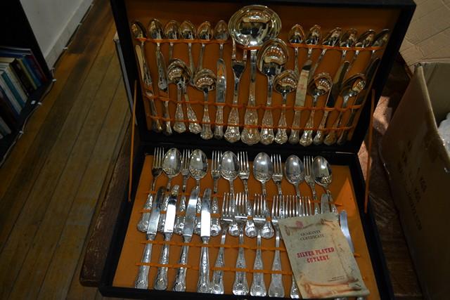 Appraisal: BOXED KINGS PATTERN CUTLERY SET FOR ONE KNIFE MISSING