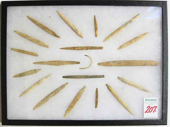 Appraisal: NINETEEN NATIVE AMERICAN INDIAN BONE HUNTING POINTS and artifacts various