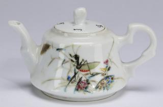 Appraisal: Chinese polychrome cricket teapot h Chinese polychrome teapot the lid