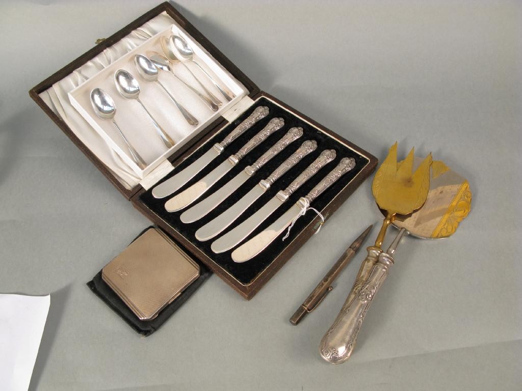 Appraisal: A set of six silver handled tea knives in case