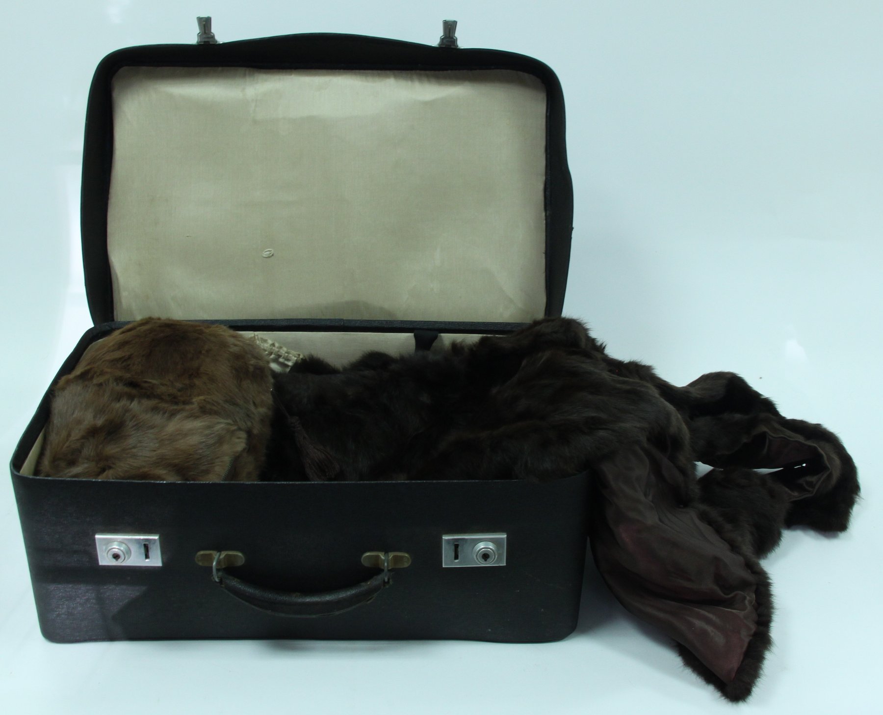 Appraisal: A fur cape and sundry pieces of ermine and other