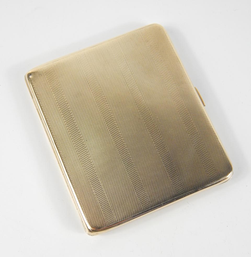 Appraisal: A George V ct gold cigarette case with engine turned