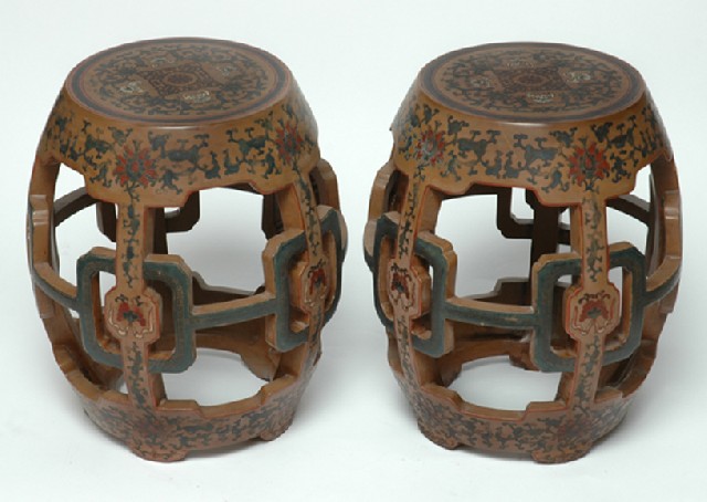 Appraisal: A PAIR OF CHINESE EXPORT WARE LACQUERED BARREL SEATS Baluster