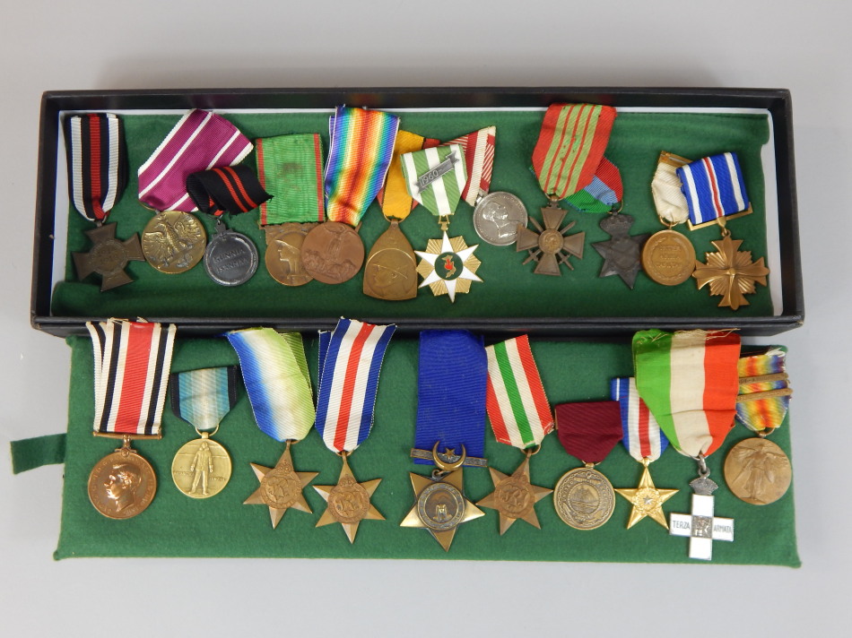 Appraisal: A collection of thC and possibly later medals to include