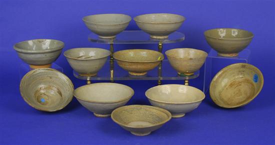 Appraisal: COLLECTION OF TWELVE GLAZED BOWLS diameter of largest inches Condition