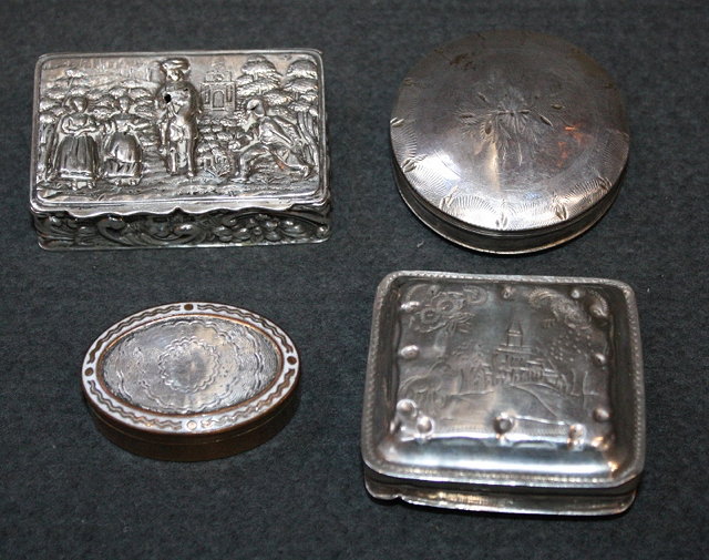 Appraisal: A SILVER SNUFF BOX rectangular shaped with a figure on