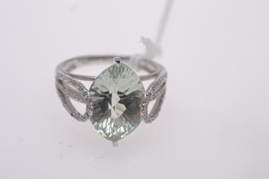 Appraisal: A PRAISOLITE AND DIAMOND DRESS RING IN CT WHITE GOLD