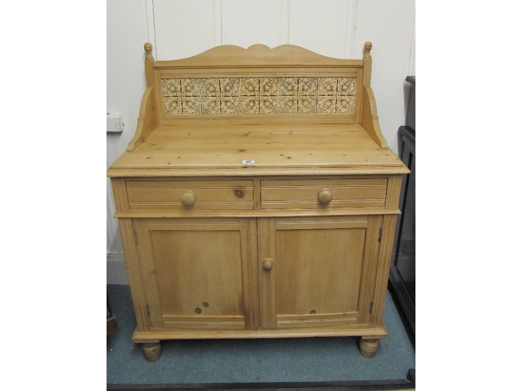 Appraisal: Pine washstand