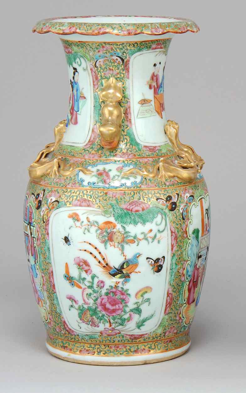 Appraisal: CHINESE FAMILLE ROSE MANDARIN PATTERN VASE th CenturyWith foo dog