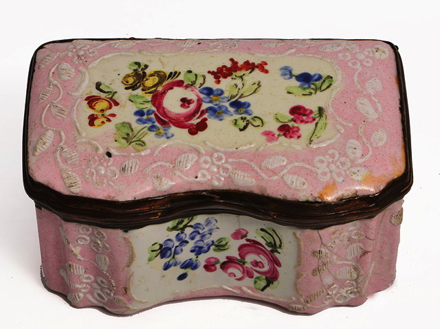 Appraisal: A GEORGE III PINK GROUND STAFFORDSHIRE ENAMEL SNUFF BOX with