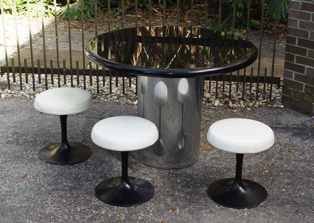 Appraisal: MODERN TABLE WITH KNOLL STOOLS Table with resin top and