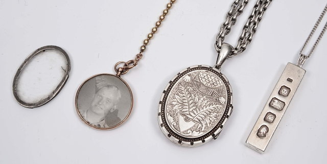 Appraisal: A small quantity of miscellaneous jewelleryincluding a Victorian silver locket