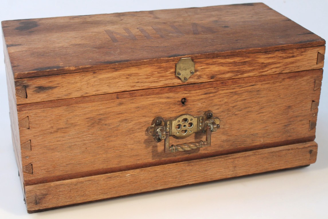 Appraisal: A late thC early thC oak glove box the hinged