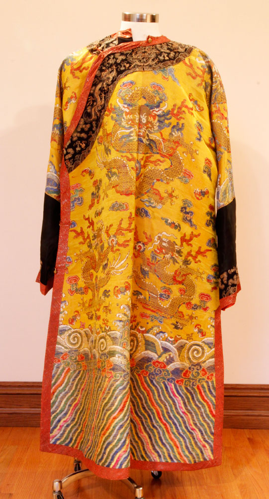 Appraisal: - Traditional Style Chinese Kimono Traditional style Chinese kimono finely