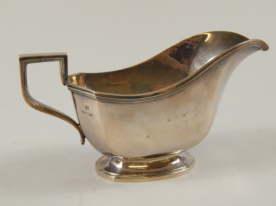 Appraisal: A George VI silver Art Deco sauce boat with a