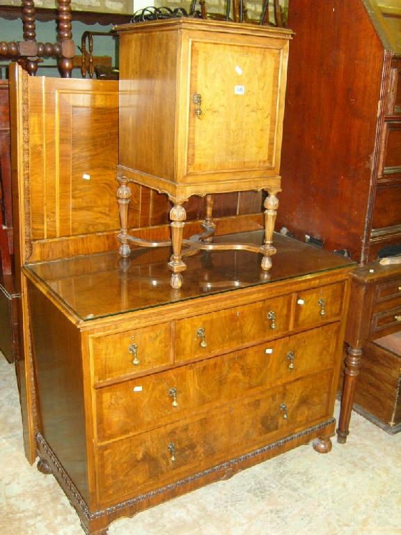 Appraisal: A good quality 's walnut and figured walnut dressing chest