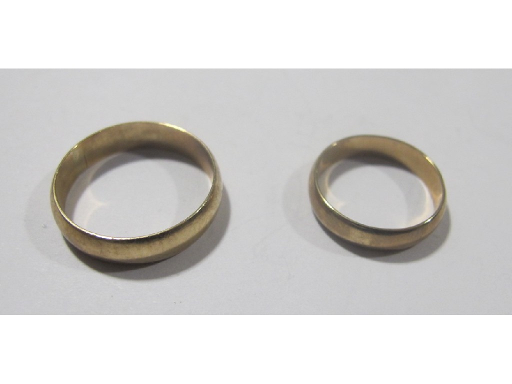 Appraisal: Two ct gold wedding bands Approximately gms