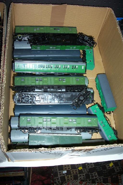 Appraisal: A quantity of gauge carriages from the Southern Railway together