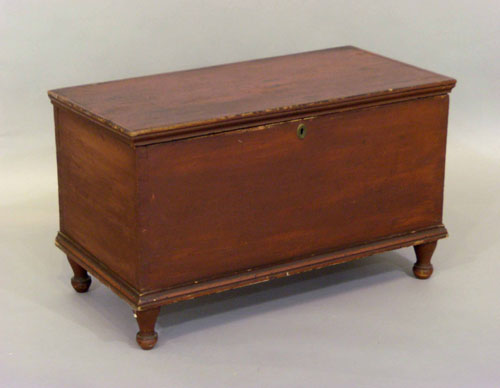 Appraisal: Yellow pine blanket chest th c retaining an old red