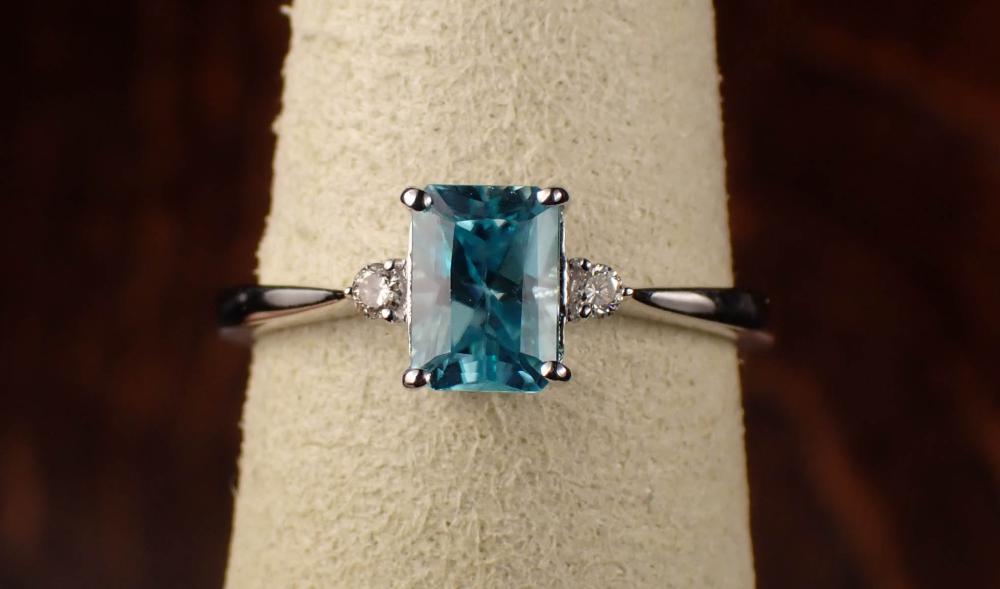 Appraisal: BLUE ZIRCON DIAMOND AND FOURTEEN KARAT GOLD RING The white