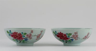 Appraisal: A pair of Chinese famille rose bowls finely enamelled with