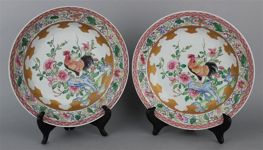 Appraisal: PAIR OF SAMSON FAMILLE ROSE SOUP PLATES IN THE CHINESE