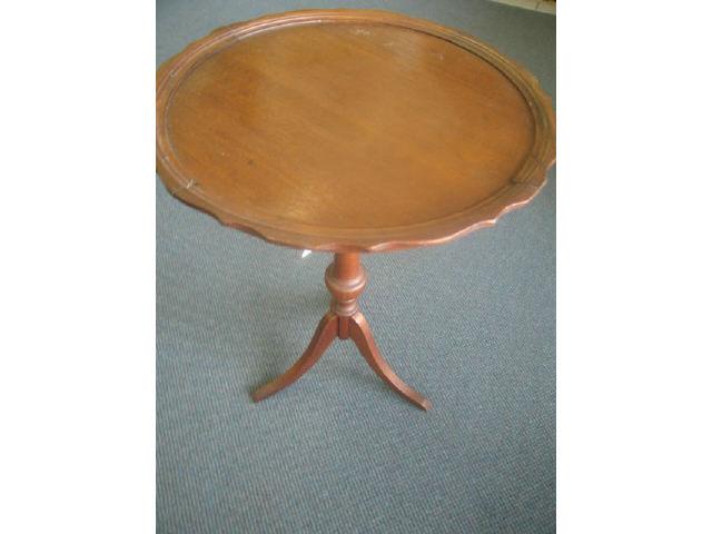 Appraisal: Mahogany Pie Crust Table tri-footed