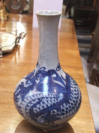 Appraisal: A KOREAN BOTTLE SHAPE VASE with dragon design in underglaze