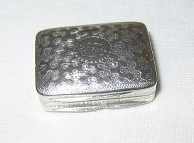 Appraisal: A GEORGIAN VINAIGRETTE of rounded oblong form the hinged lid