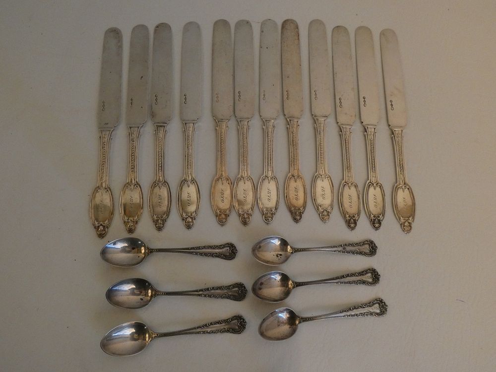 Appraisal: LOT ANTIQUE STERLING SILVER FLATWARE Includes set Victorian solid flat