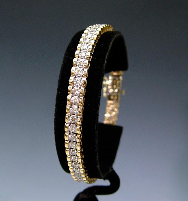 Appraisal: K CTW DIAMOND BRACELET Sixty round brilliant cut diamonds total