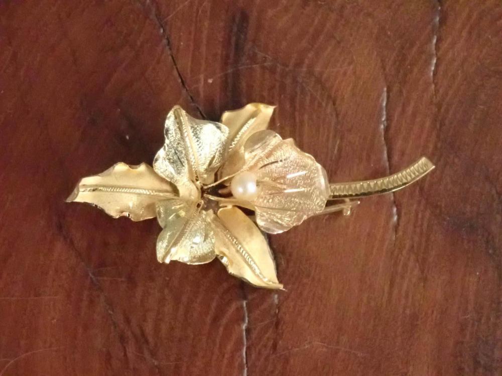 Appraisal: PEARL AND EIGHTEEN KARAT GOLD IRIS FLOWER PIN set with