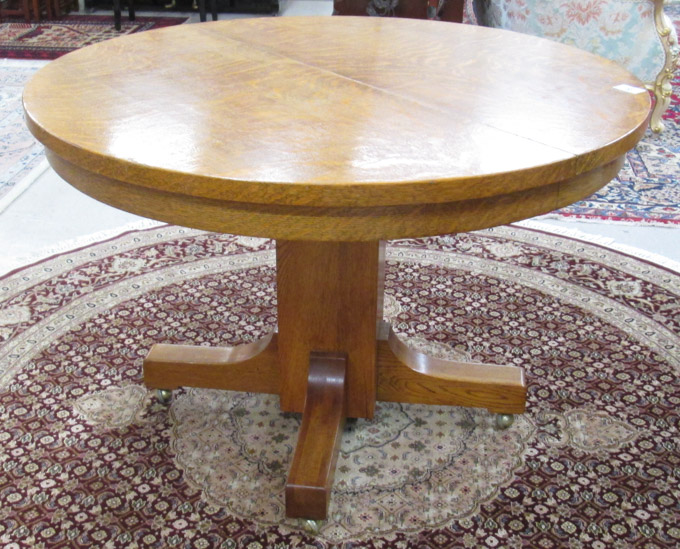 Appraisal: ROUND OAK PEDESTAL DINING TABLE American early th century the