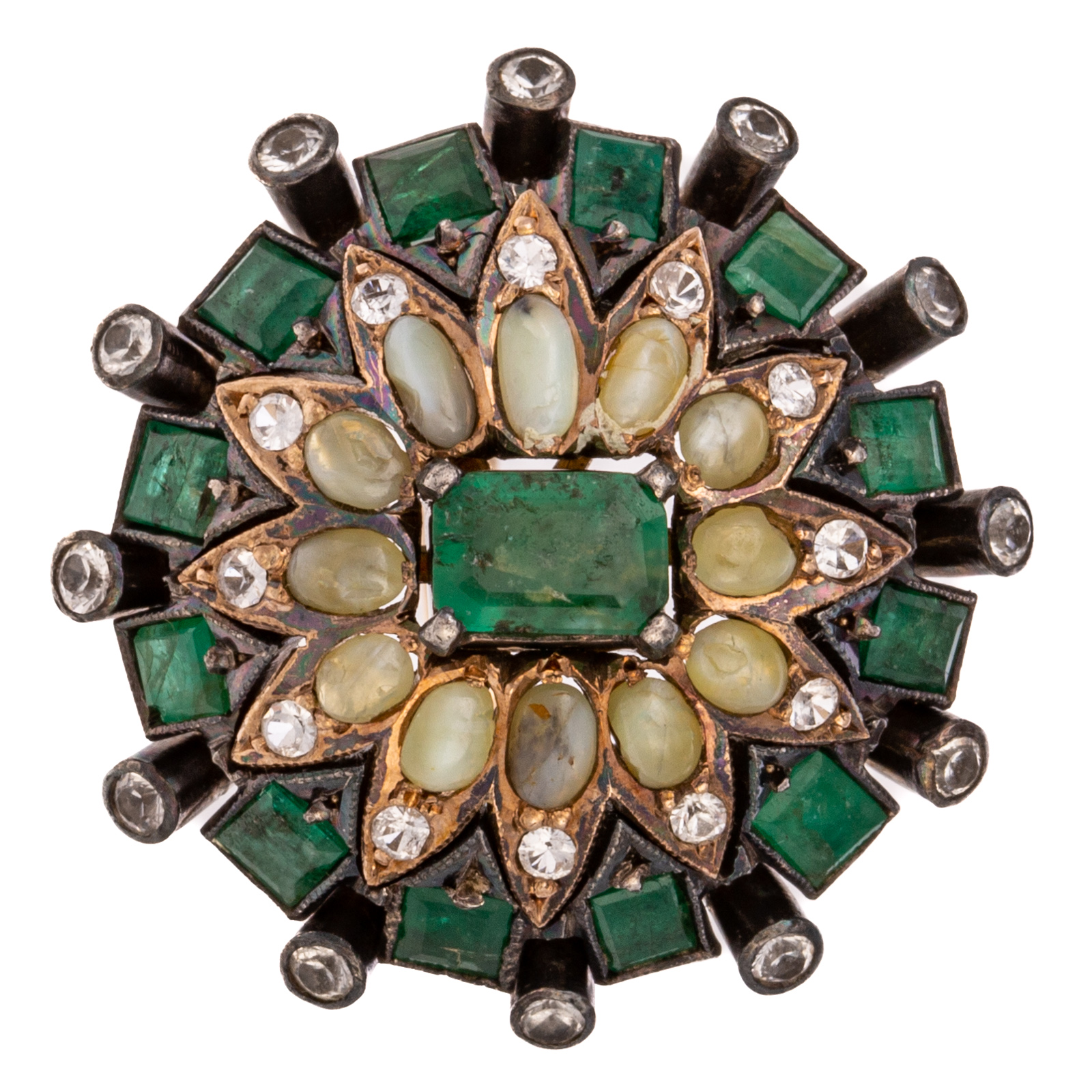 Appraisal: A VINTAGE STARBURST EMERALD CAT'S EYE RING Domed shaped cocktail