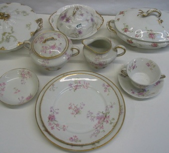 Appraisal: HAVILAND LIMOGES FRANCE PIECE DINNERWARE in similar patterns including dinner