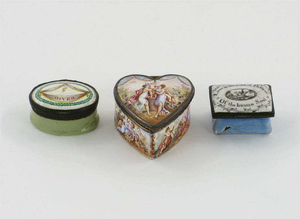 Appraisal: Three enamel patch boxes