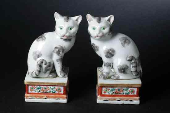 Appraisal: PAIR CHINESE EXPORT FAMILLE ROSE PORCELAIN FIGURES OF CATS th