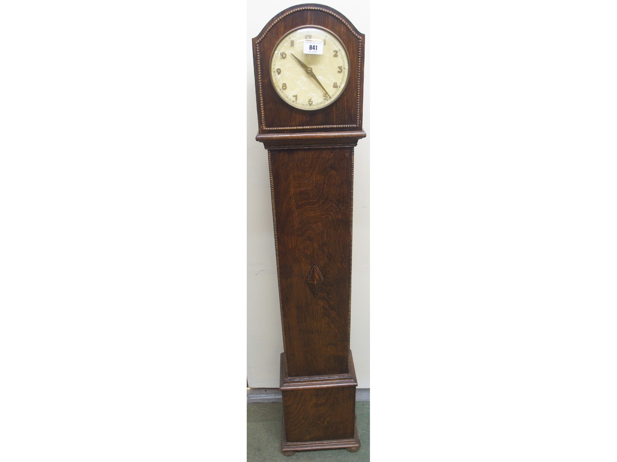 Appraisal: An oak grandmother clock