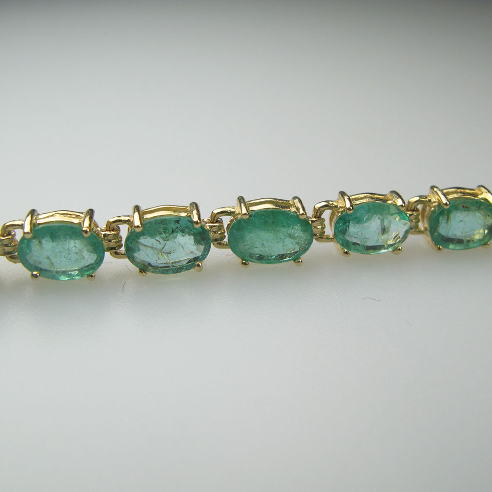 Appraisal: k Yellow Gold Bracelet set with oval cut emeralds approx