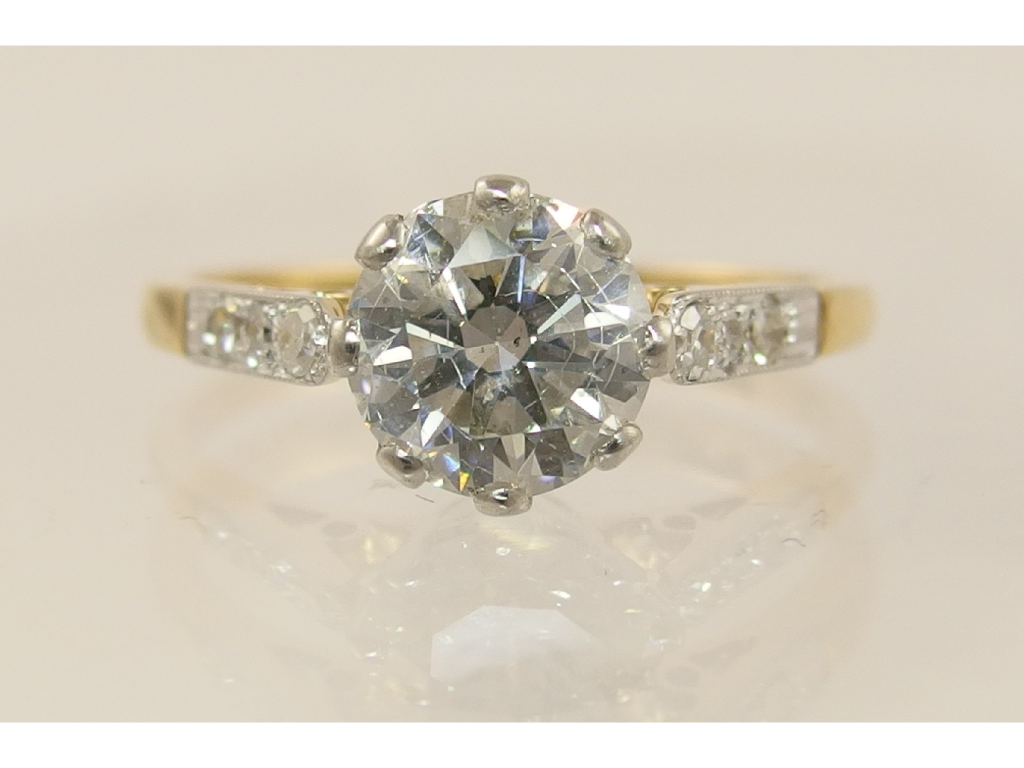 Appraisal: A classic diamond solitaireof approximately cts with diamond set shoulders