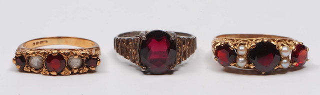 Appraisal: A ct gold ringwith triple garnet and seed pearl setting