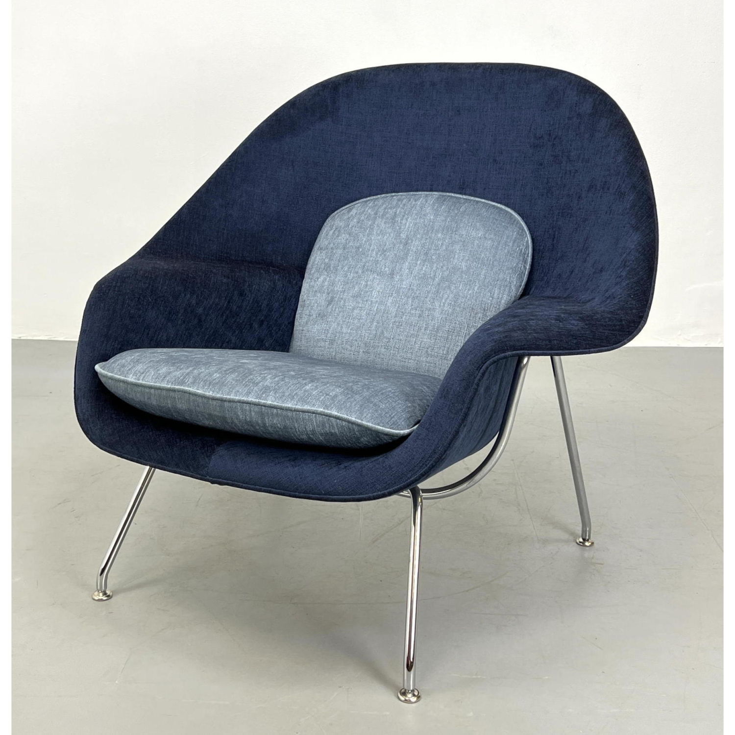 Appraisal: Medium Size EERO SAARINEN Knoll Womb Lounge Chair Authentic Blue