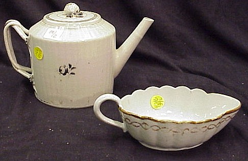 Appraisal: Chinese Export th th C porcelain h canister form teapot