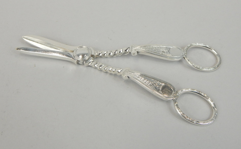 Appraisal: A pair of George V silver grape scissors with elaborate