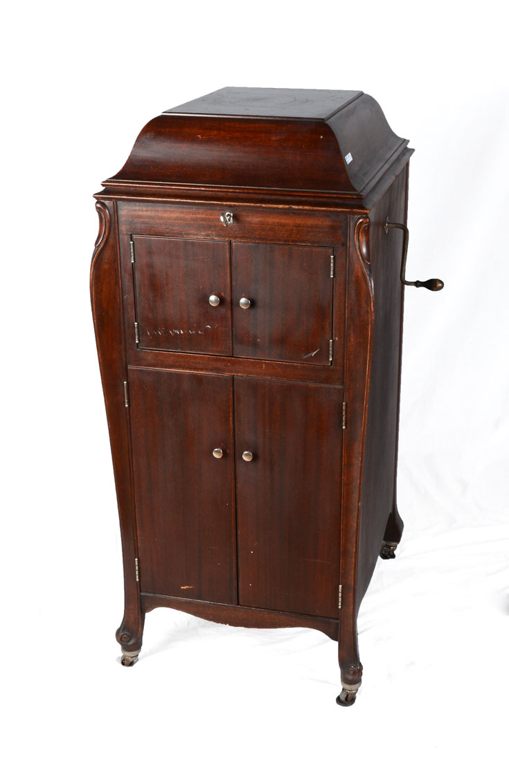 Appraisal: VICTOR VICTORLA MAHOGANY MODEL VV-XI Mahogany floor case Victor Talking