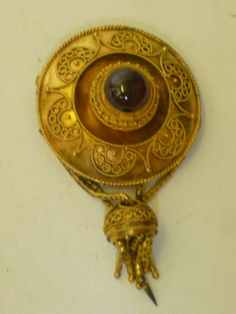 Appraisal: A VICTORIAN GARNET TARGET BROOCH with cabochon garnet to centre