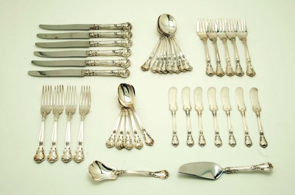 Appraisal: A Gorham Chantilly partial flatware set Thirty-seven pieces Includes eight