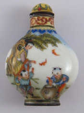 Appraisal: A Chinese metal snuff bottle finely enamelled with children playing