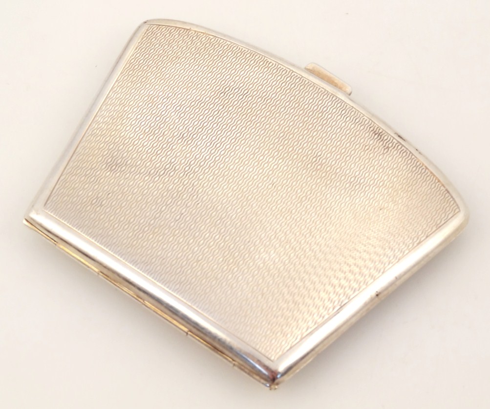 Appraisal: A George VI silver powder compact the purse shaped body